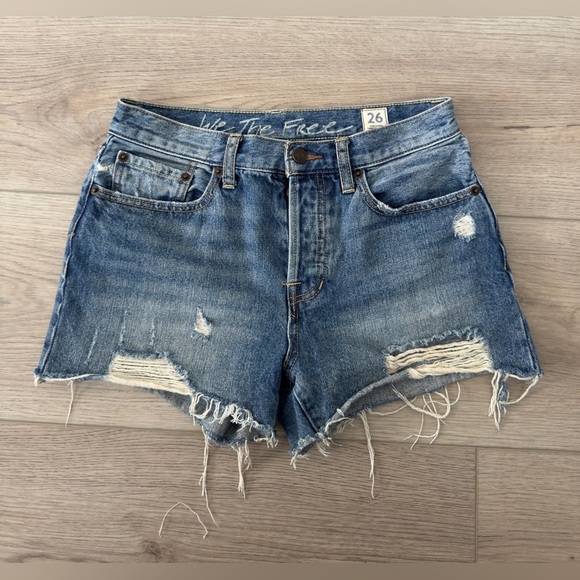 WE THE FREE Distressed Blue Denim Shorts 🩳 - Picture 2 of 8